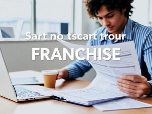 Persoană analizând documente financiare într-un birou.